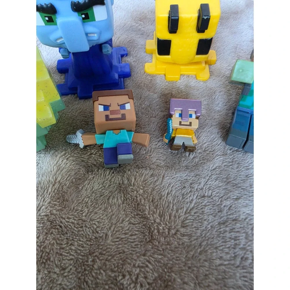 Minecraft Toy Figure Lot Steve Zombie Bees Iceologer Crafting Table Blocks 9pc